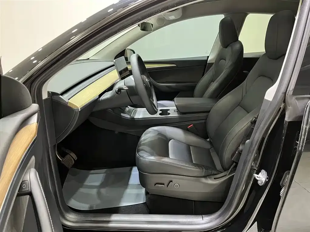 Tesla Model Y — фото 7