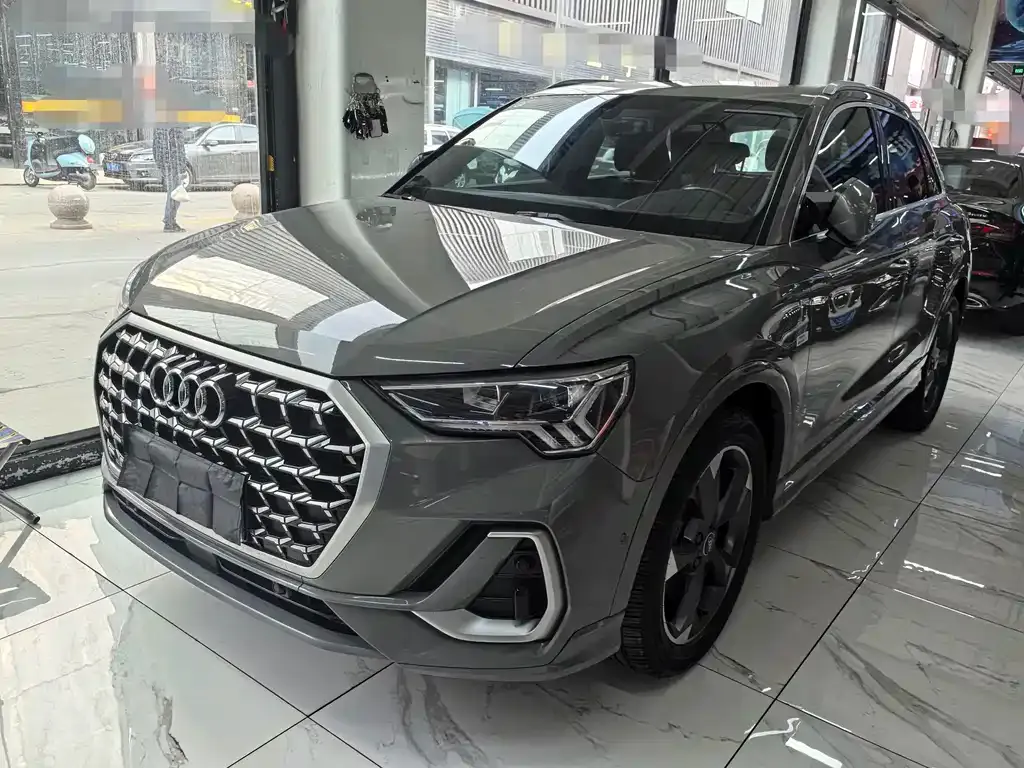 Audi Q3 — фото 1