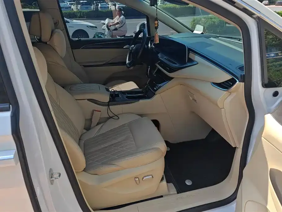 Buick GL8 2022 из CN, фото 8