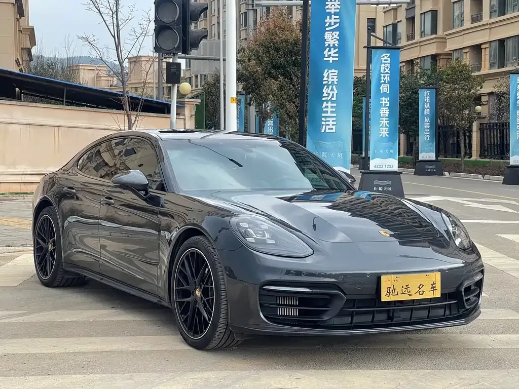 Porsche Panamera — фото 1