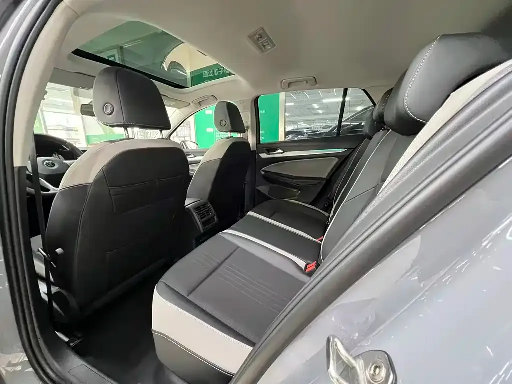 Volkswagen Golf 2021 из CN, фото 7