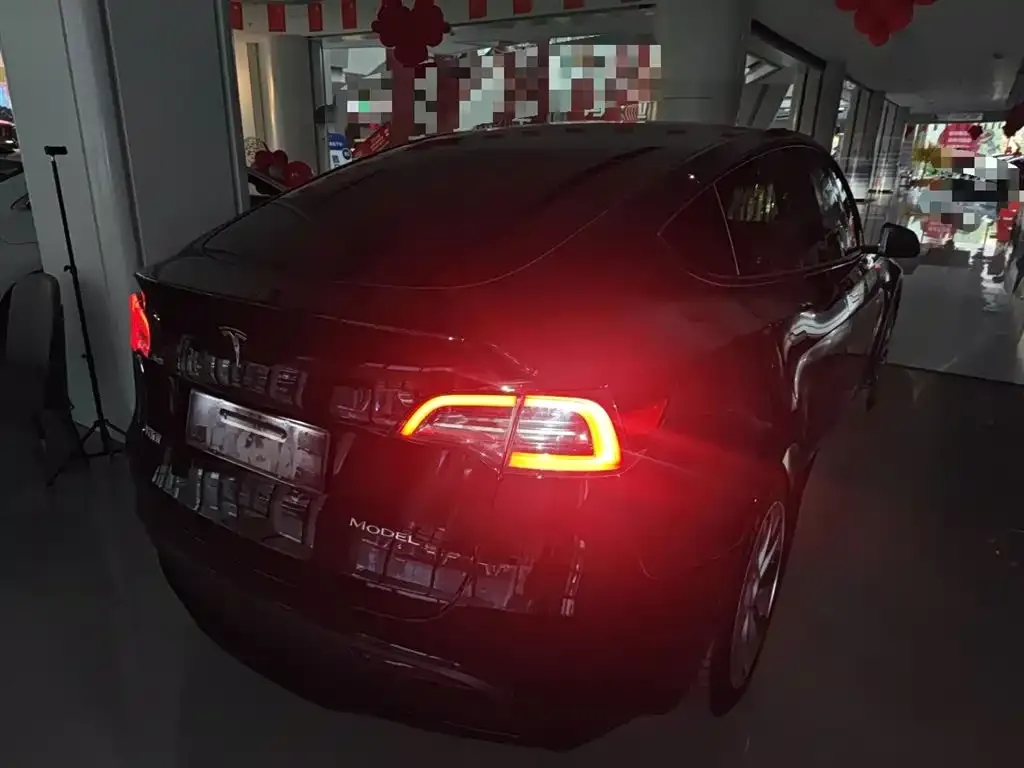 Tesla Model Y — фото 7