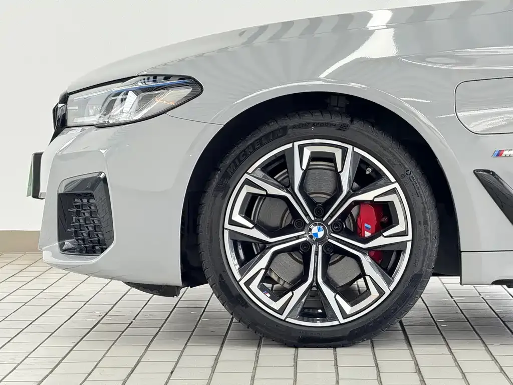 BMW 5 Series New Energy — фото 3