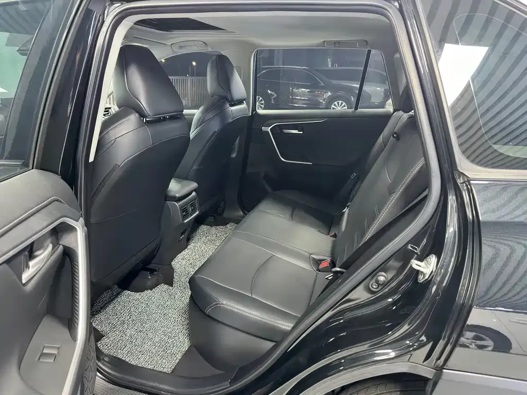Toyota Wildlander 2022 из CN, фото 5