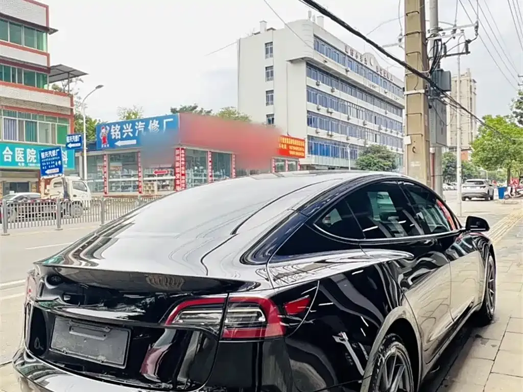 Tesla Model 3 — фото 10