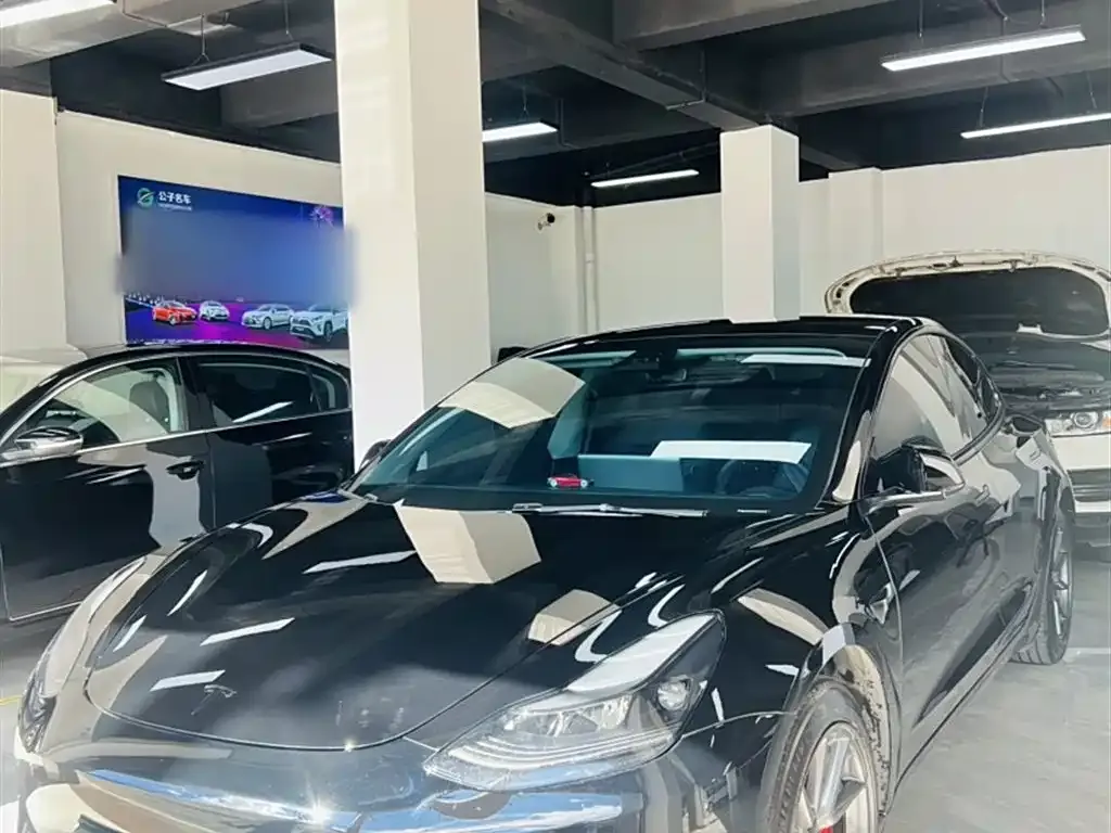 Tesla Model 3 — фото 8