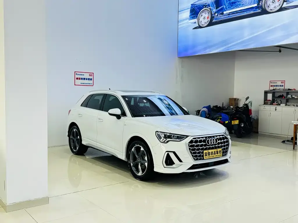 Audi Q3 — фото 1