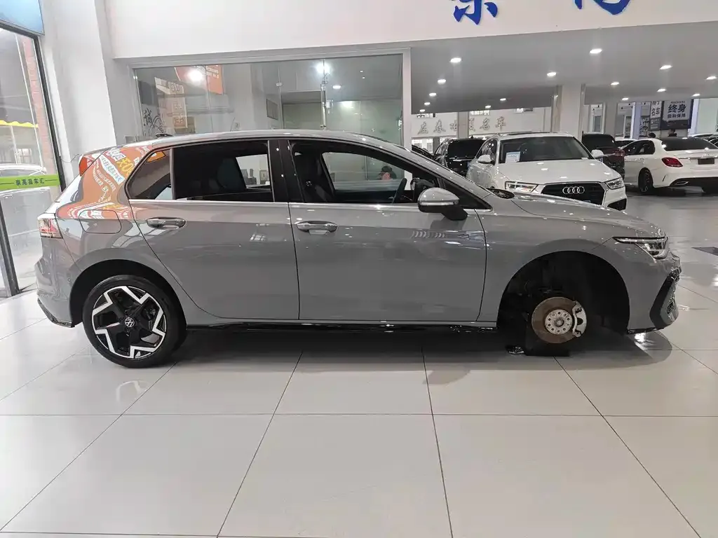 Volkswagen Golf 2025 из CN, фото 4
