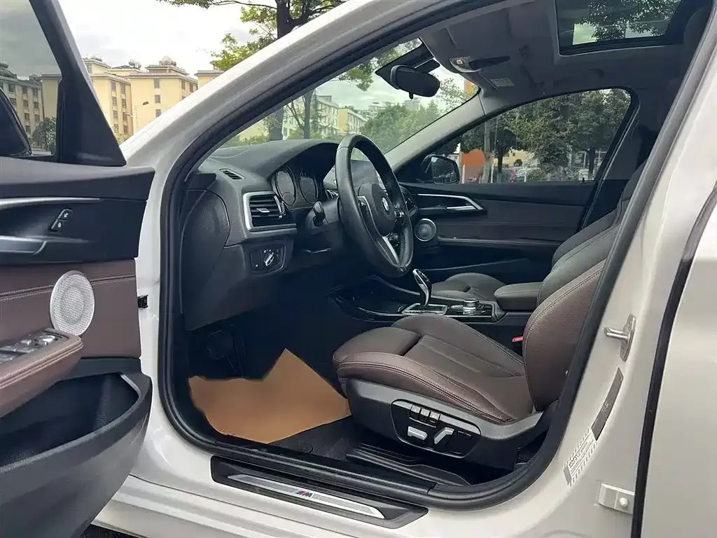 BMW 1 Series 2021 из CN, фото 10