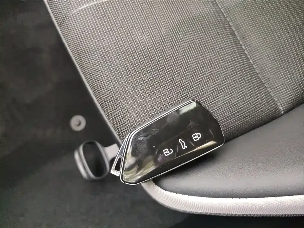 Volkswagen Golf 2024 из CN, фото 9