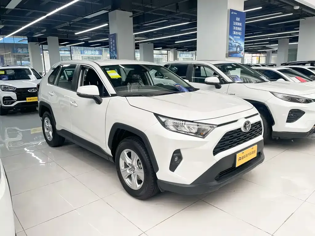 Toyota RAV4 — фото 3