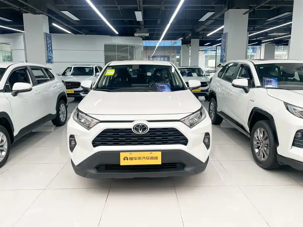 Toyota RAV4 — фото 4