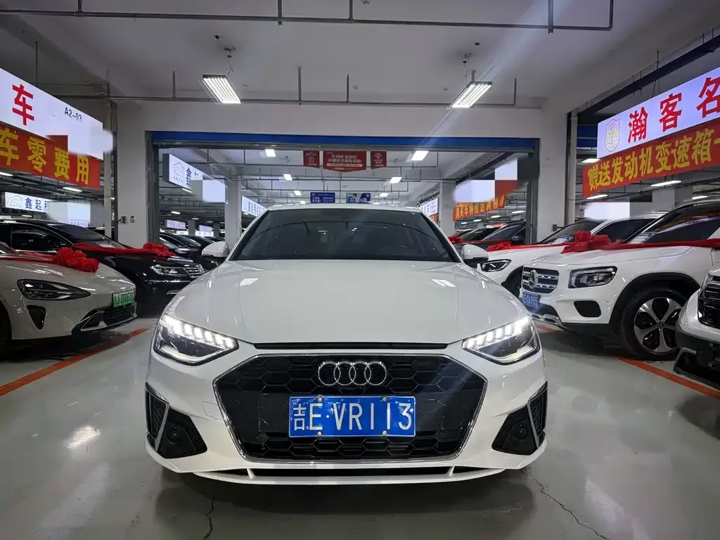 Audi A4L 2023 из CN, фото 2