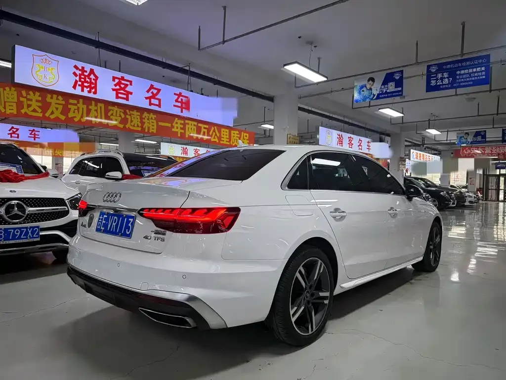 Audi A4L 2023 из CN, фото 4