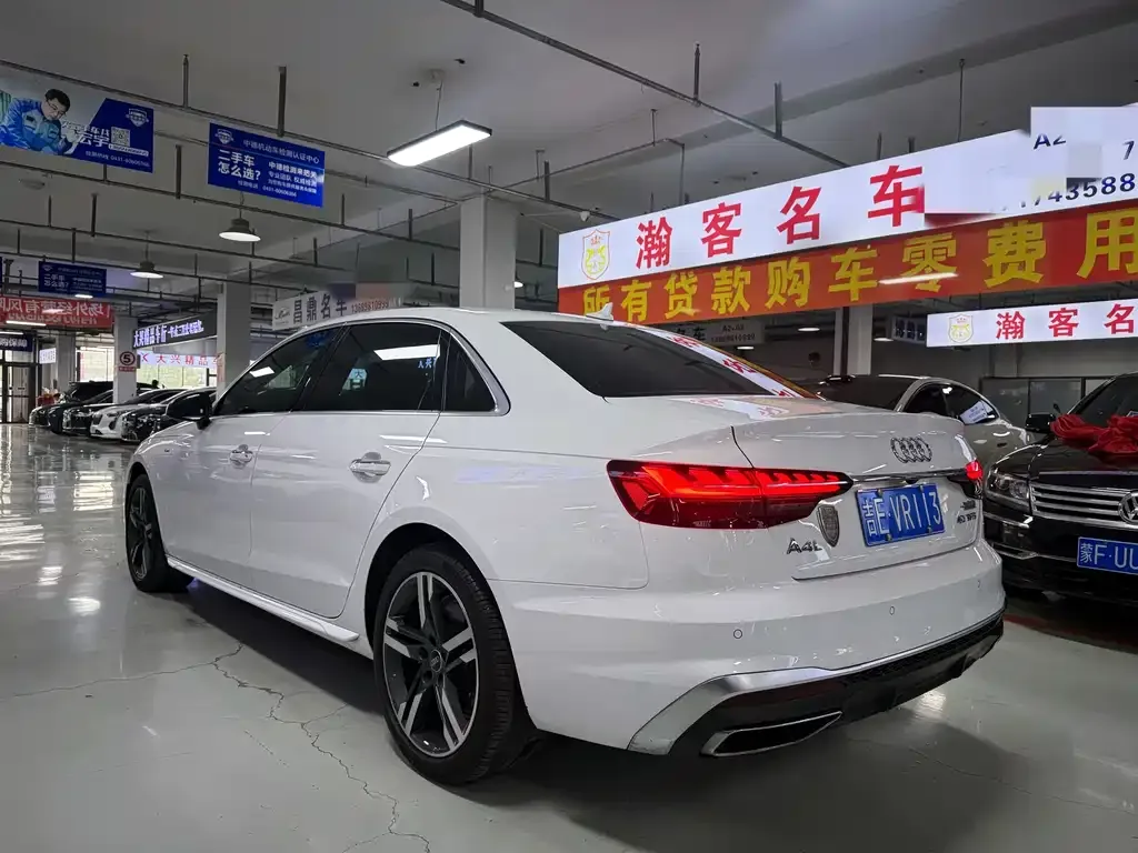 Audi A4L 2023 из CN, фото 6