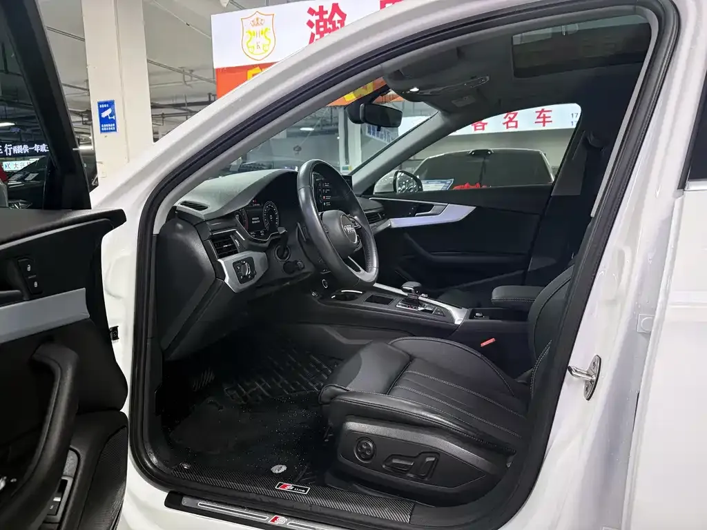 Audi A4L 2023 из CN, фото 7