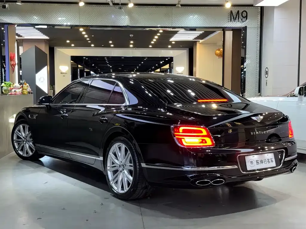 Bentley Flying Spur — фото 4