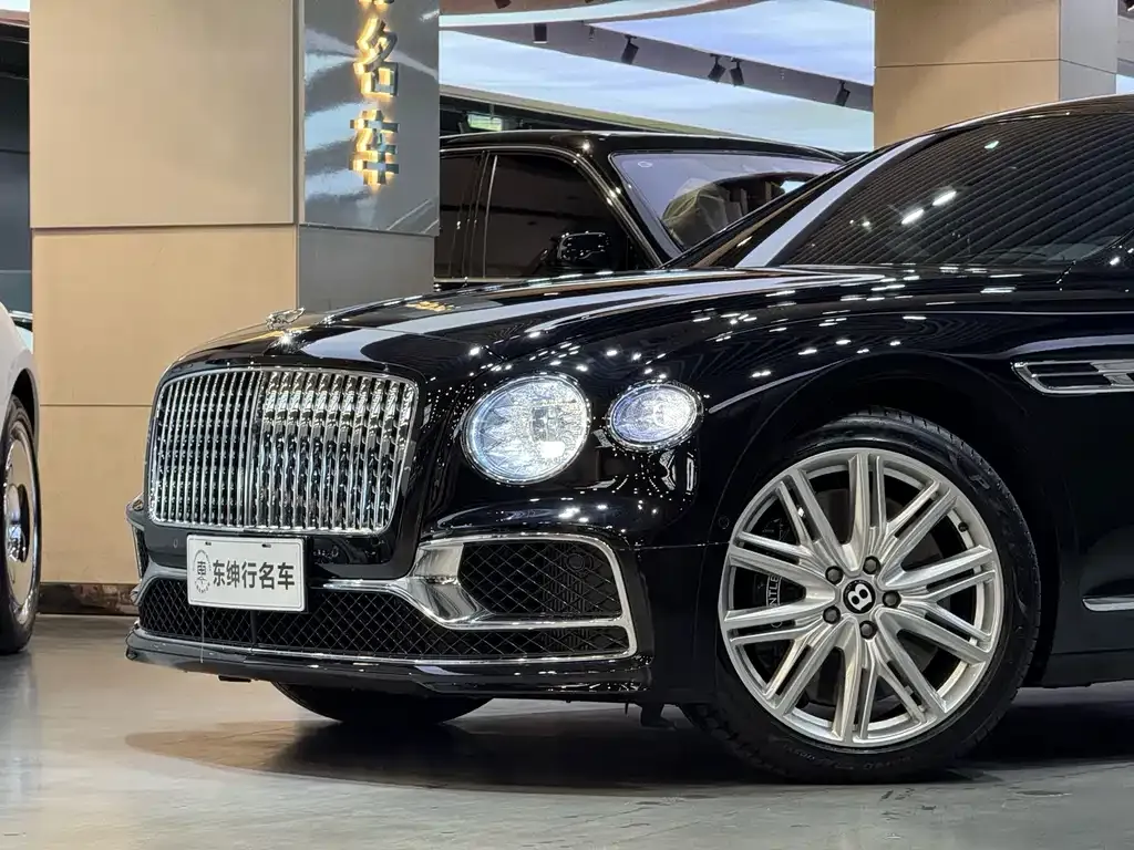 Bentley Flying Spur — фото 5