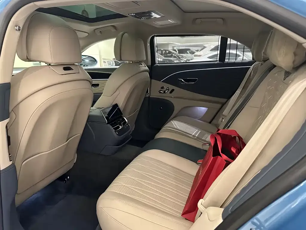 Bentley Flying Spur 2022 из CN, фото 10