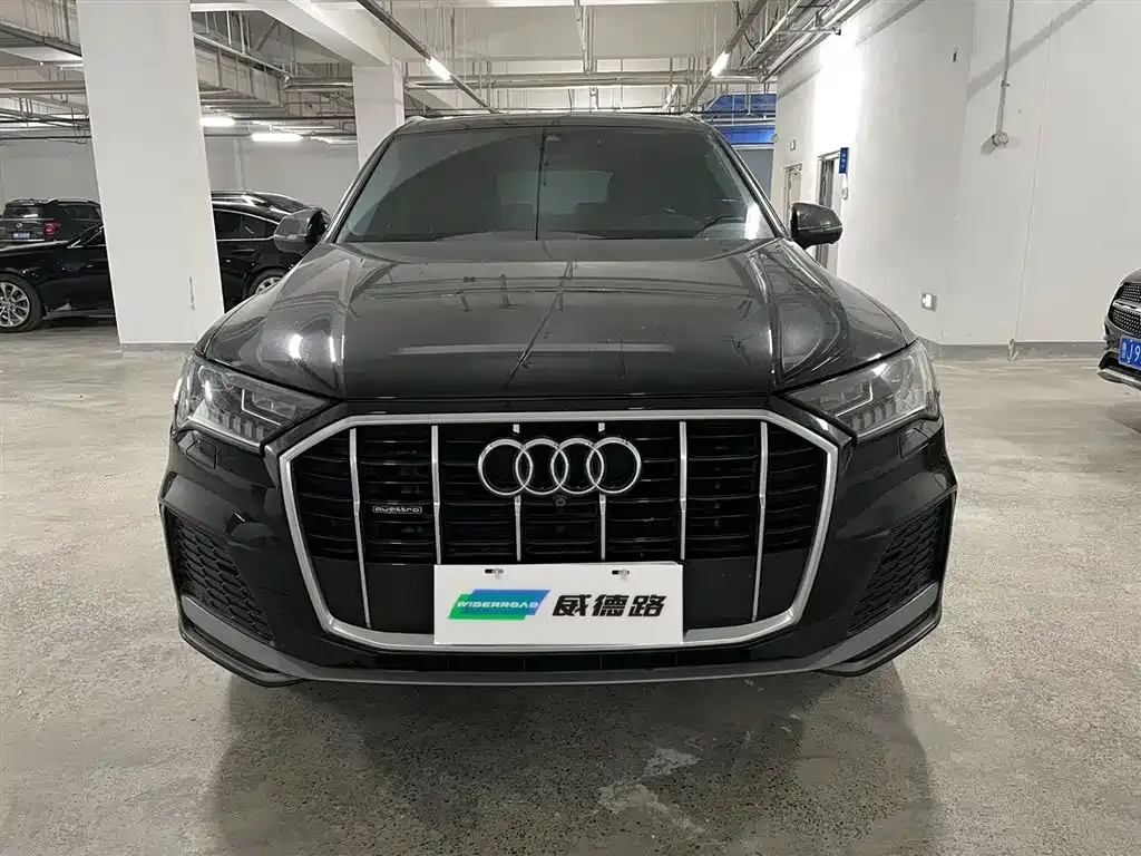 Audi Q7 2024 из CN, фото 2