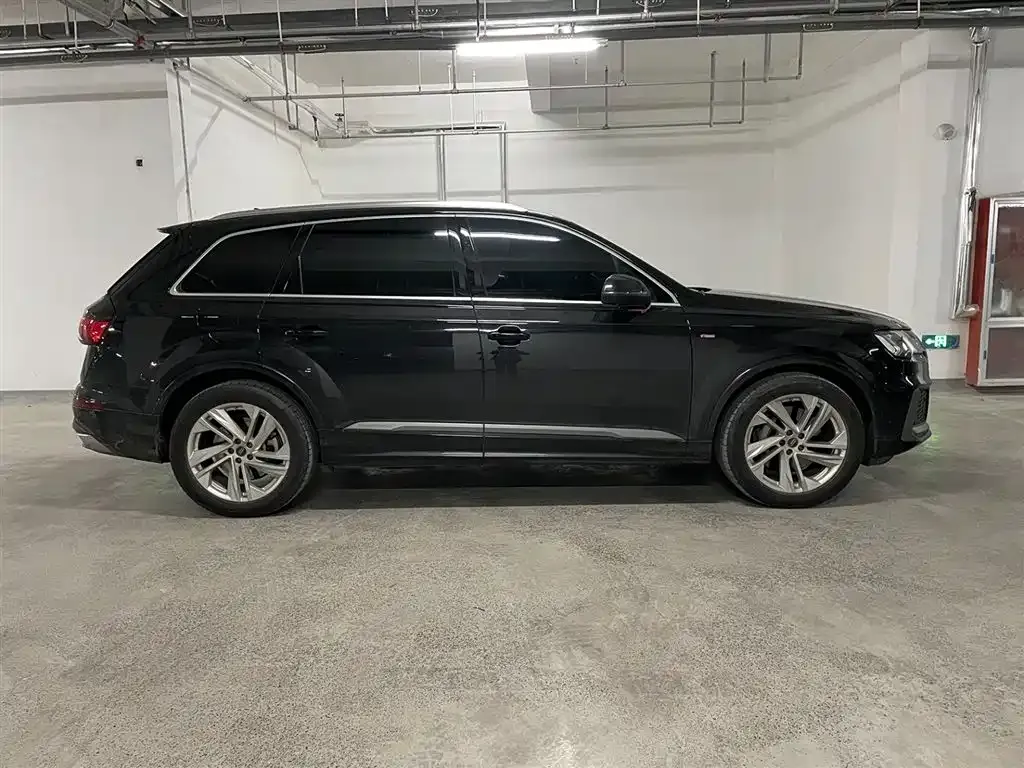 Audi Q7 2024 из CN, фото 3