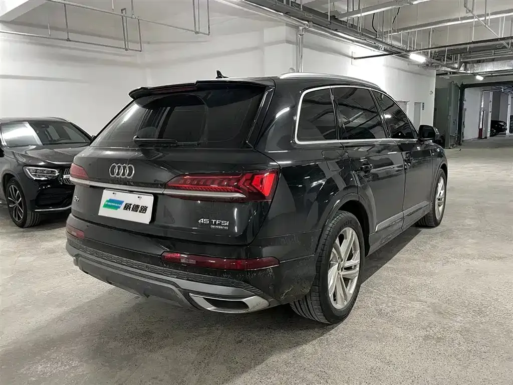 Audi Q7 2024 из CN, фото 4