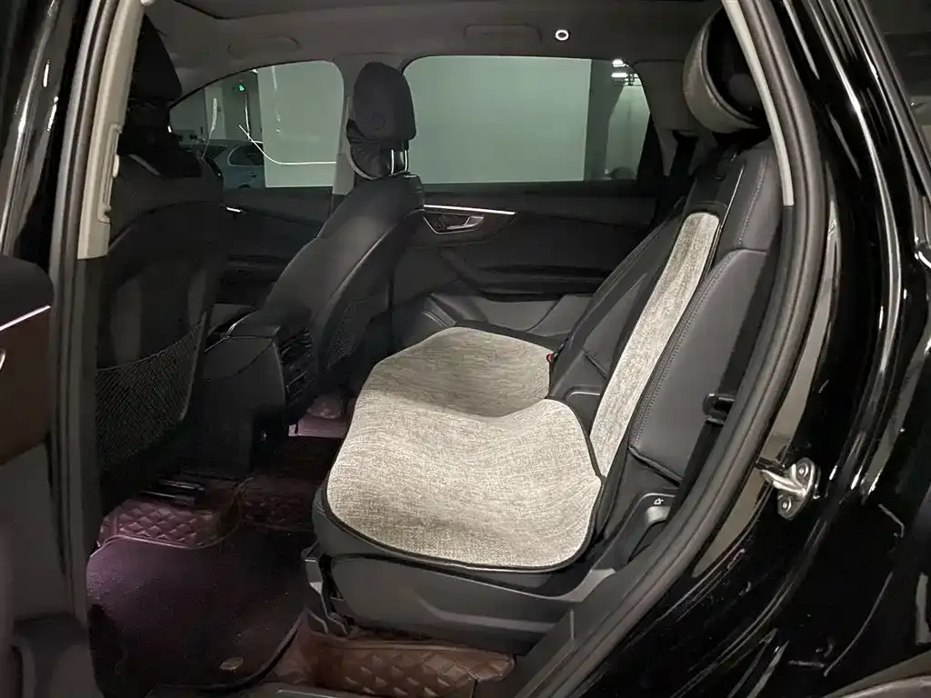 Audi Q7 2024 из CN, фото 9