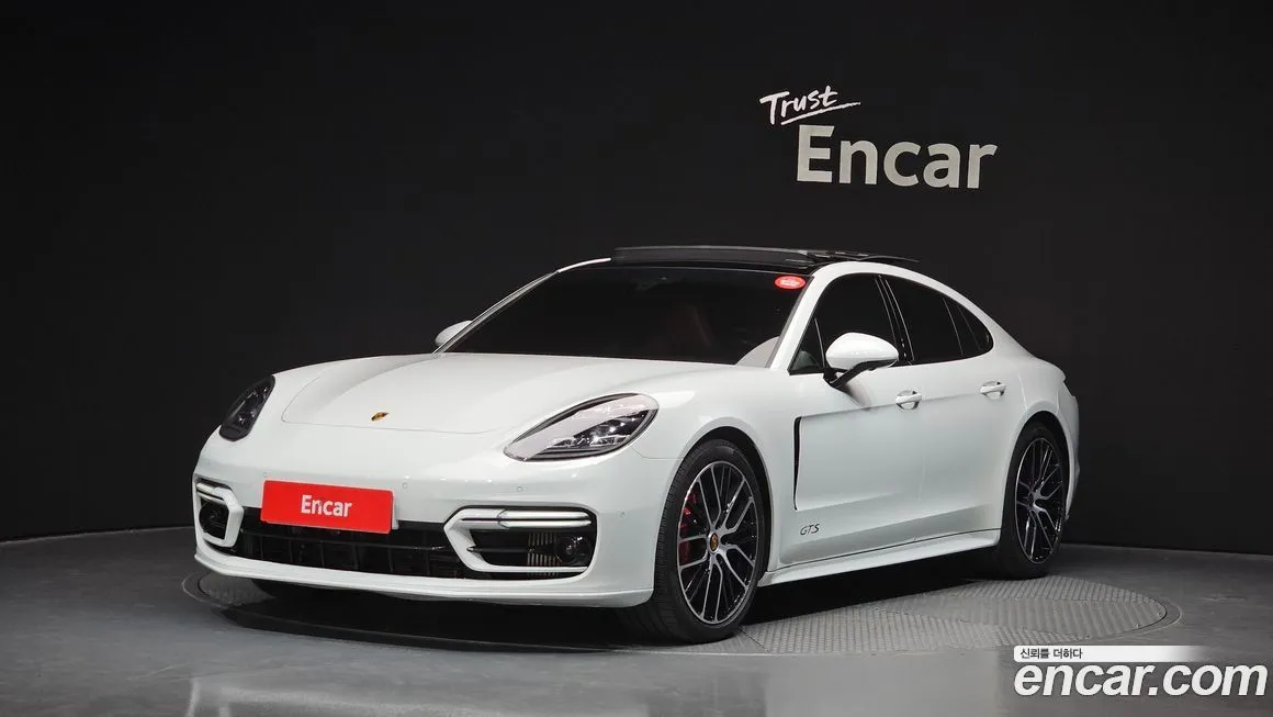Porsche Panamera — фото 1