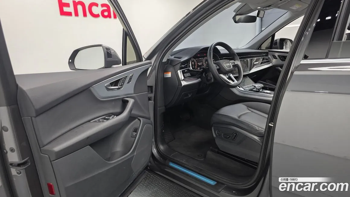 Audi Q7 2021 из KR, фото 10