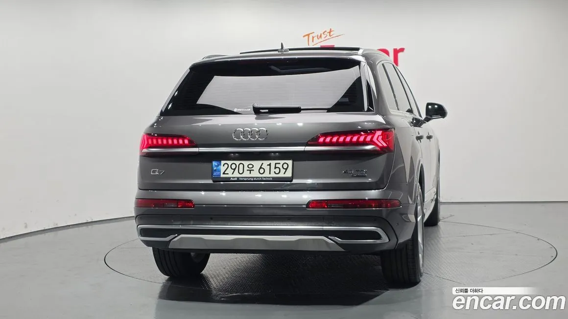 Audi Q7 2021 из KR, фото 4