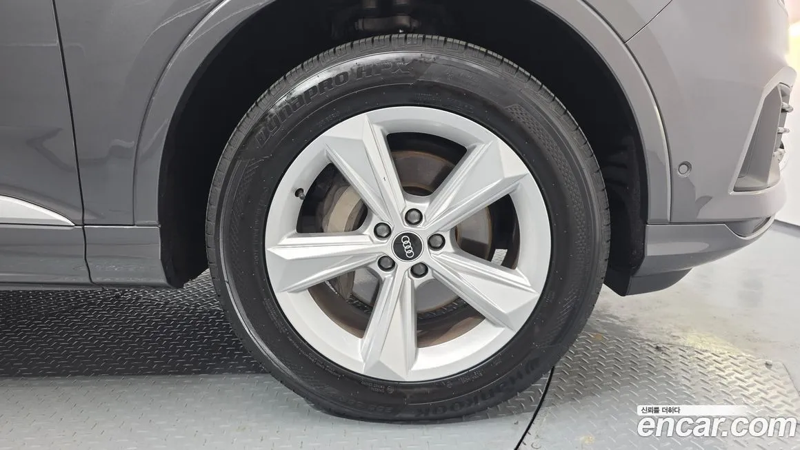 Audi Q7 2021 из KR, фото 5