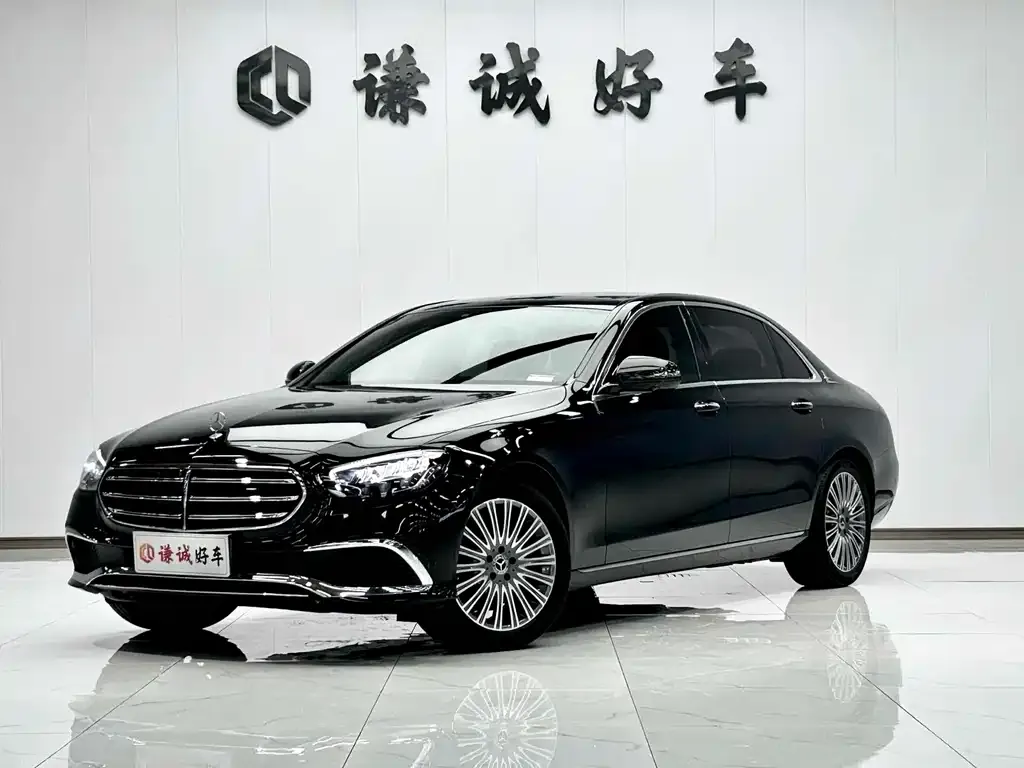 Mercedes-Benz E-Class — фото 1
