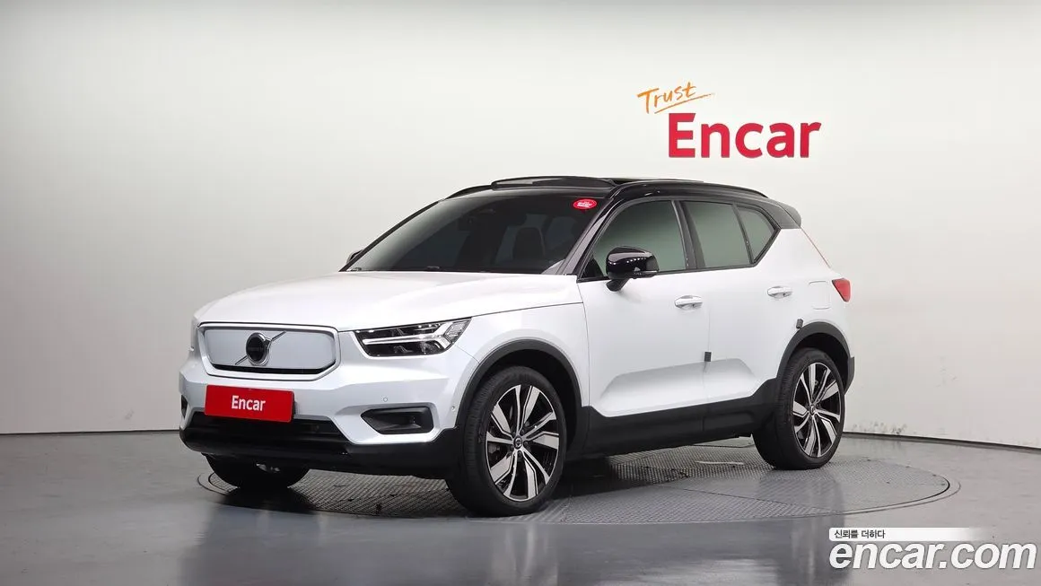 Volvo XC40 — фото 1