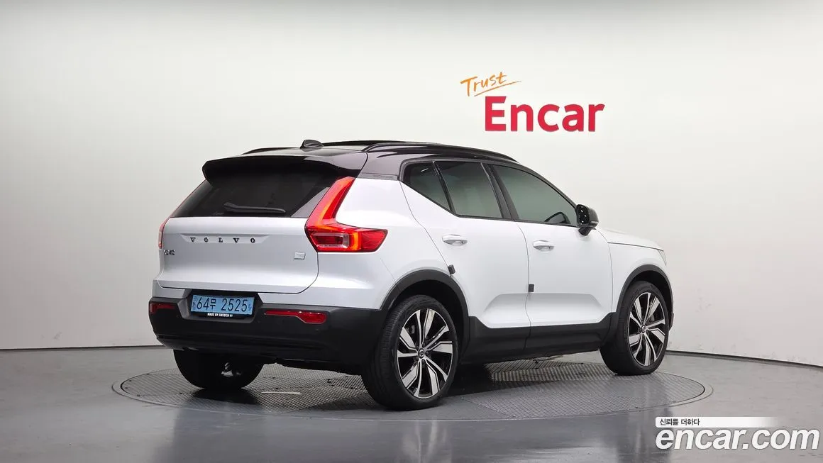 Volvo XC40 — фото 2