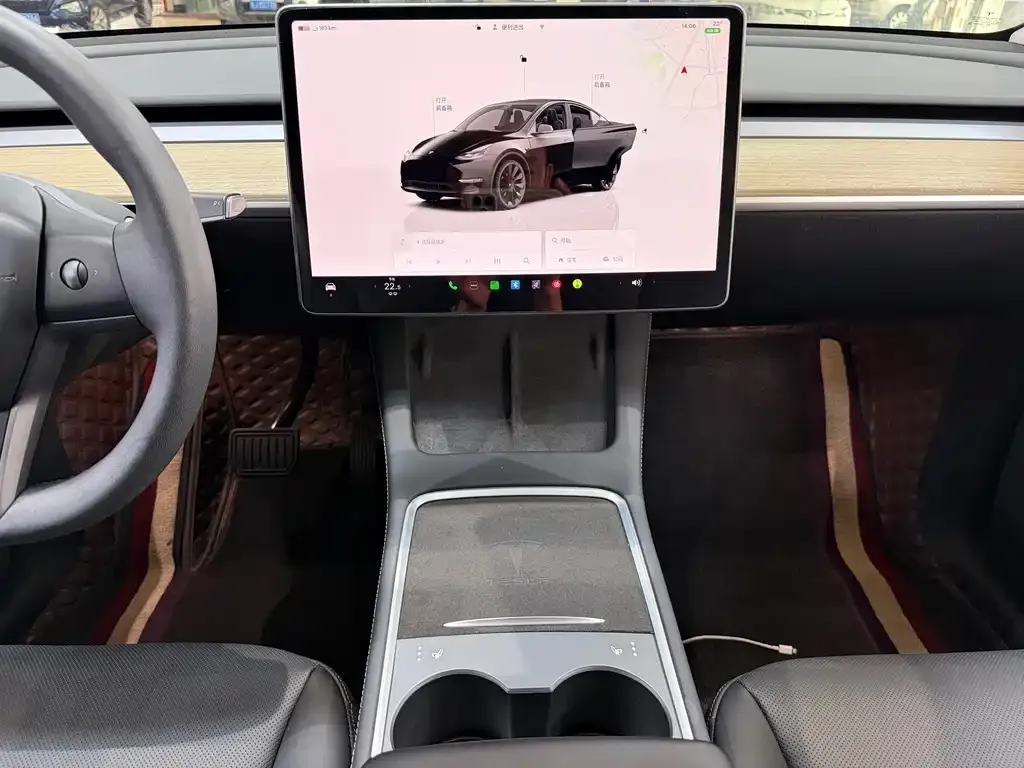 Tesla Model Y — фото 10