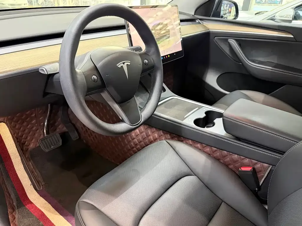 Tesla Model Y — фото 6