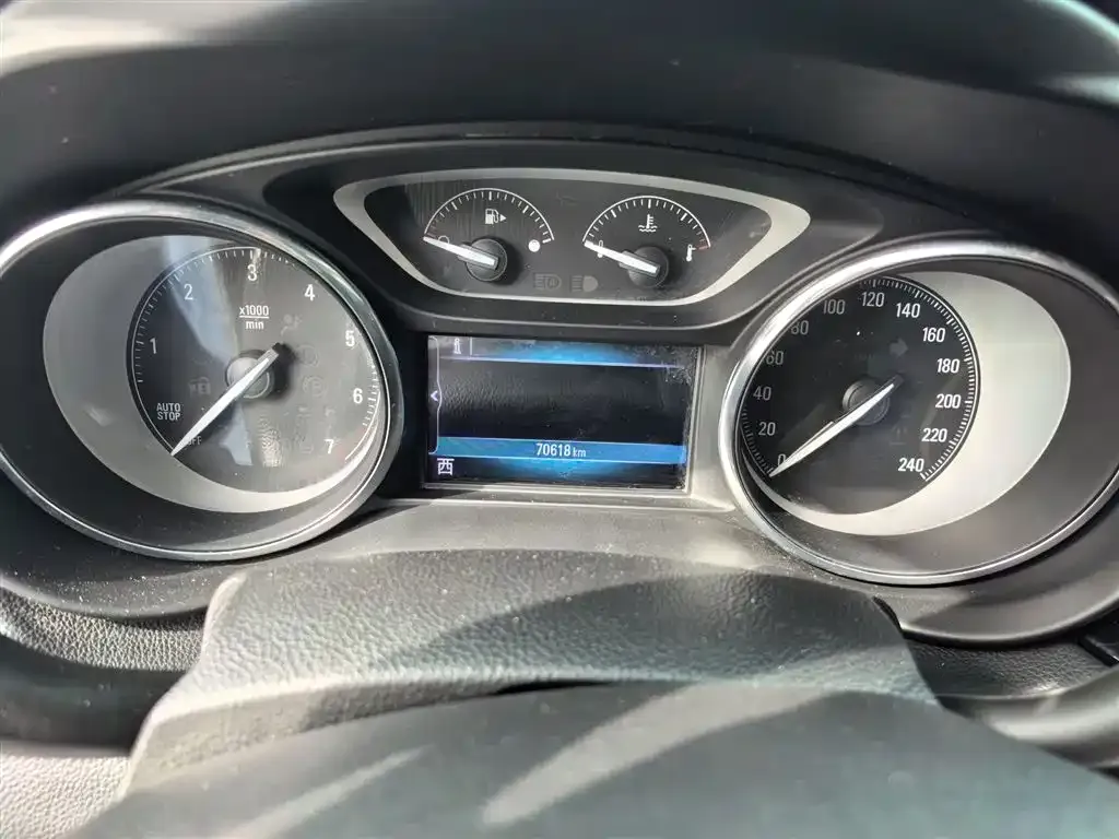 Buick Envision Plus — фото 4