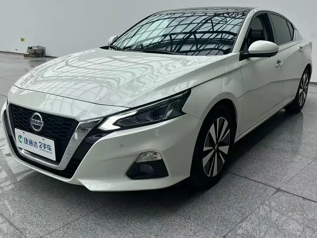 Nissan Teana — фото 1