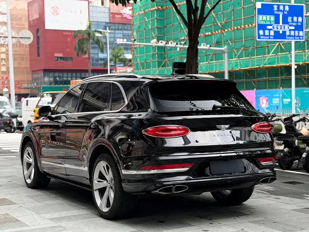 Bentley Bentayga — фото 4