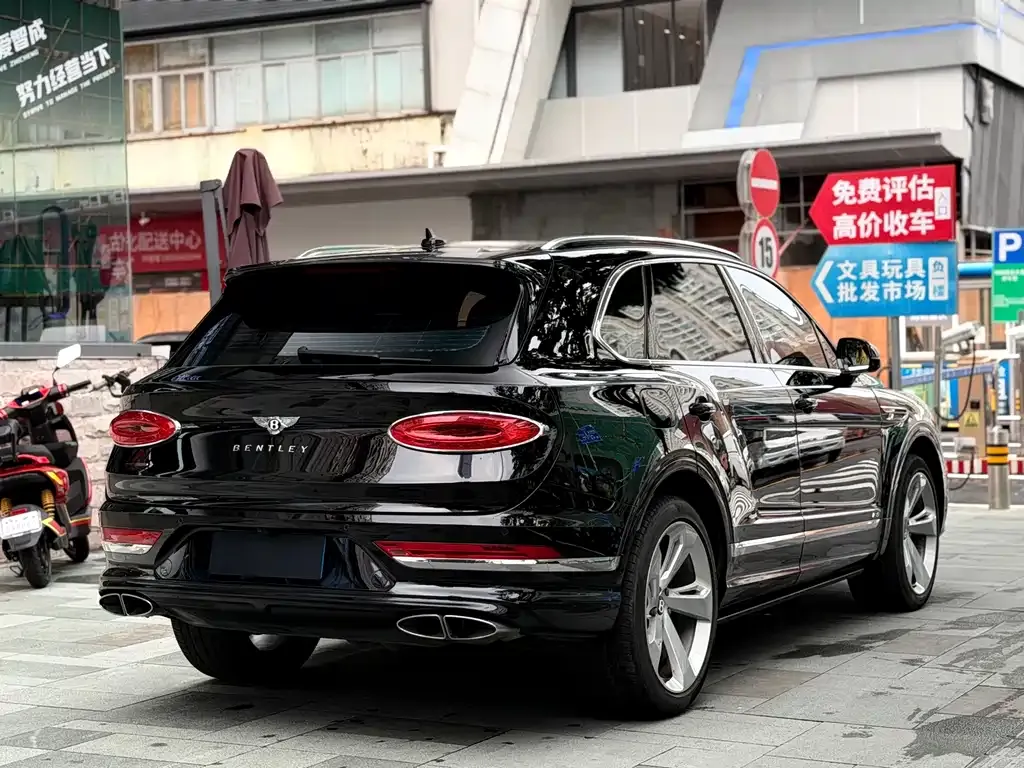 Bentley Bentayga — фото 6