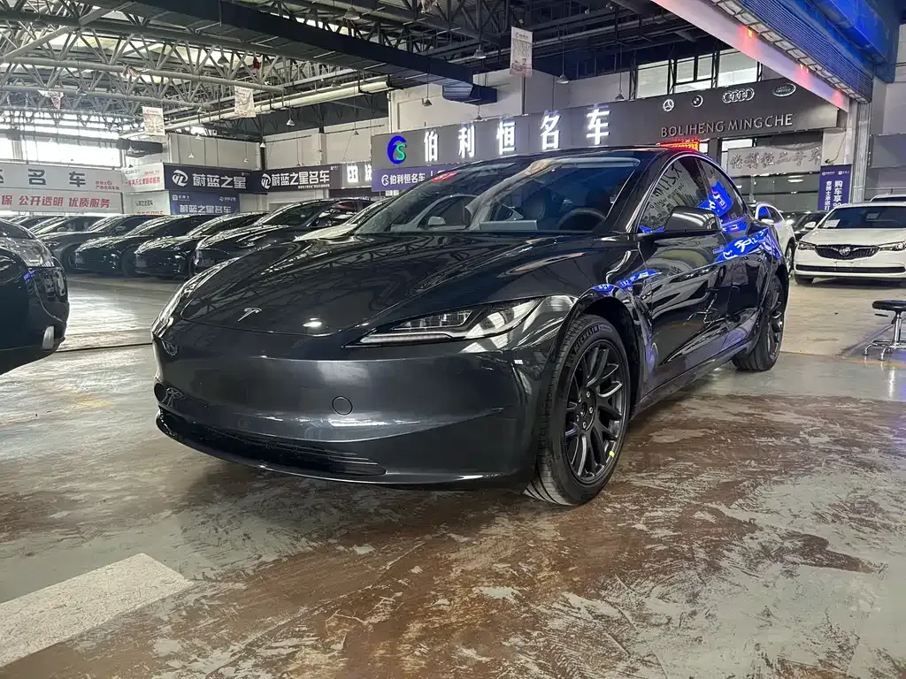 Tesla Model 3 — фото 1