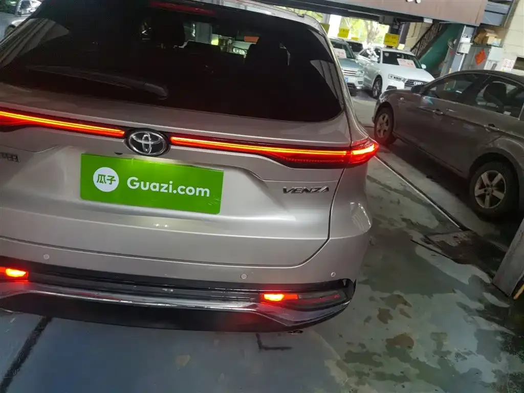 Toyota Venza 2023 из CN, фото 8