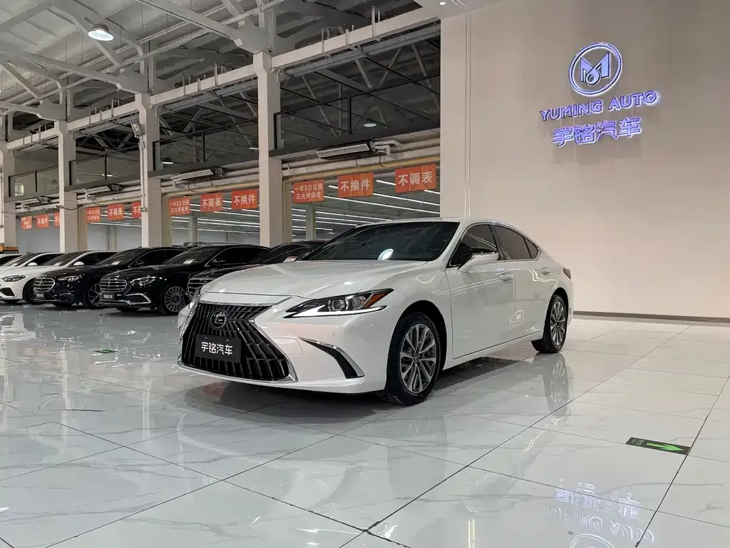Lexus ES — фото 1