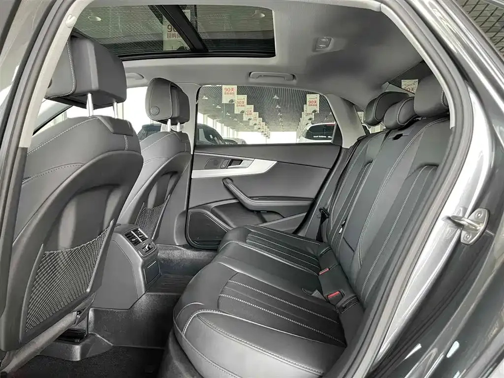Audi A4L 2022 из CN, фото 10