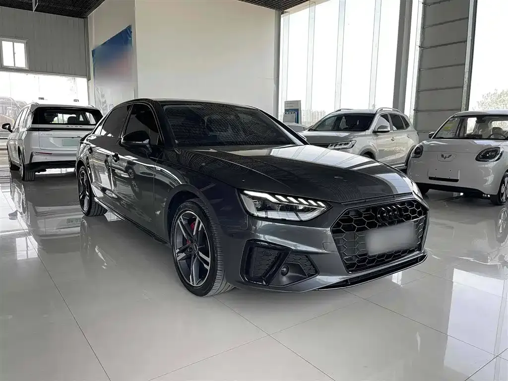 Audi A4L 2022 из CN, фото 4