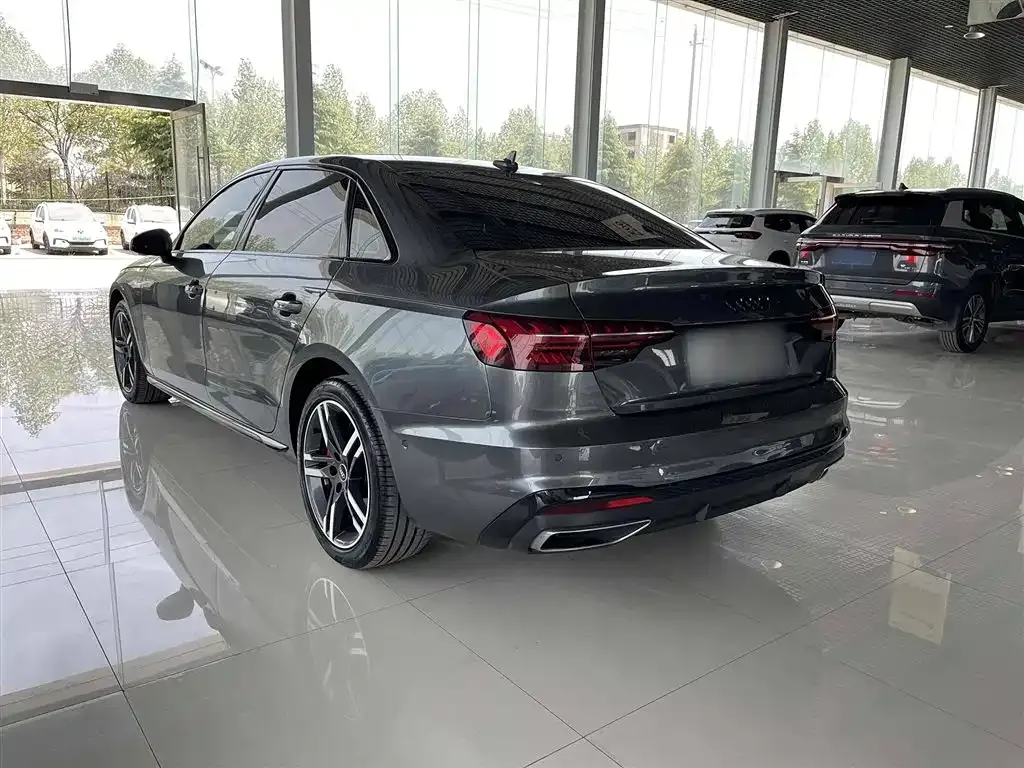Audi A4L 2022 из CN, фото 5