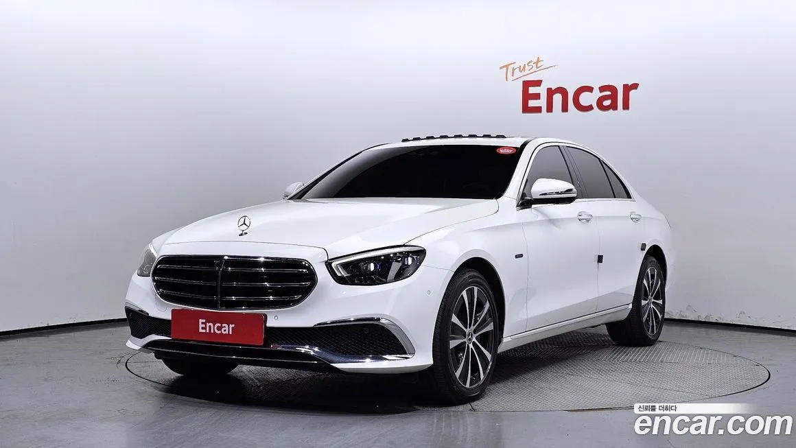 Mercedes-Benz E-Class — фото 1