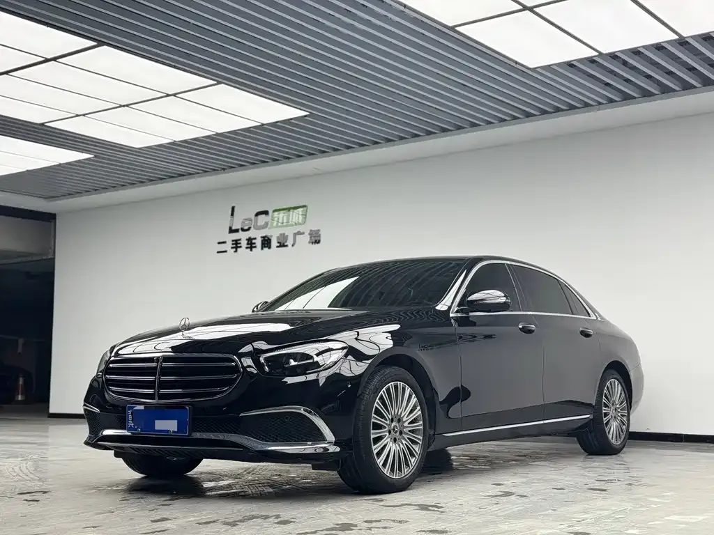 Mercedes-Benz E-Class — фото 1