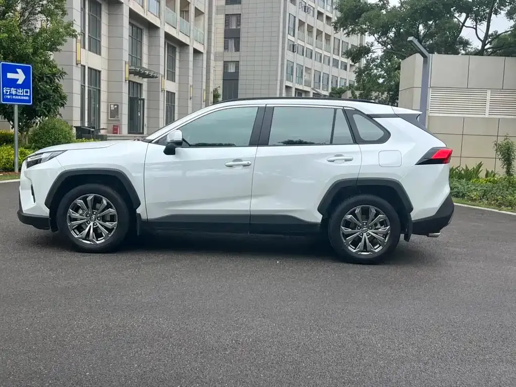 Toyota RAV4 2024 из CN, фото 3