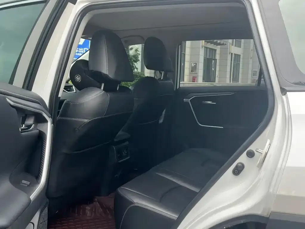 Toyota RAV4 2024 из CN, фото 5